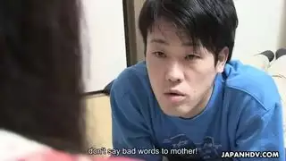 رباعي صريح: شاب آسيوي آسيوي وثلاث سيدات مثيرات