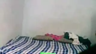 امه تقوله حط زبك هنا ولا تتحرك
