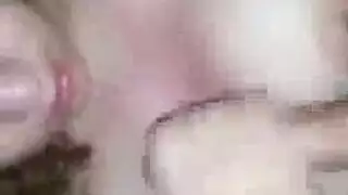 مراهقة في تنورة تمص وتخدم صديقها