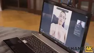 عاهرة لاتينا تبتلع كل قطرة بعد مص شديد