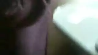 عبادة فم محجبة على رأس منتفخ ضخم