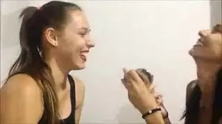 عاشقات مثليات أنيقات يمنحن بعضهن النشوة المكثفة