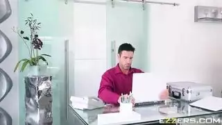 الاب في الحمام مترجم