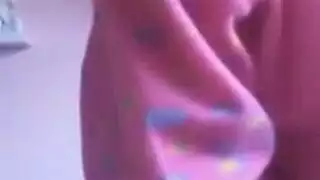 غنيمة رائع الهرة الأكل