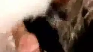 ممارسة سريعة مثيرة في الحمام تتحول إلى فيلم إباحي جامح في الخزانة