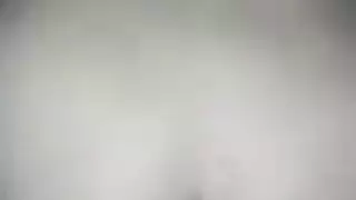 تفريشها على سرير المساج لعمليات جنسية قاسية