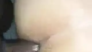 فتاة ترانس تتباهى بفارسها ومؤخرتها