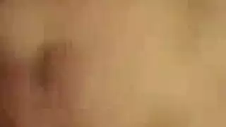 أم مثيرة تتباهى بفرجها الصغير الضيق