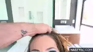 شرموطة هيجانة تقذف ماء كسها مثل الشلال على الزب الكبير