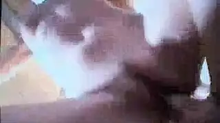 إلهام فاتنة تظهر أثداءها العارية ومهبلها الحليق