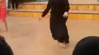 مصريات عاهرات تكشف كل شيء: حفلة جنس جماعي خارجي ورقص بورنو