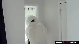 الاخ أرى كسرها أمه لأن بطلها مسقوب