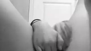 الأمر لا يتعلق باللعب الفردي؛ هذه الفتيات بحاجة إلى ضرب بقضيب بلاستيكي لجعل كل شيء مثالي