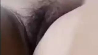 جمال عتيق وقح يأخذ خاتماً كبيراً في مؤخرتها
