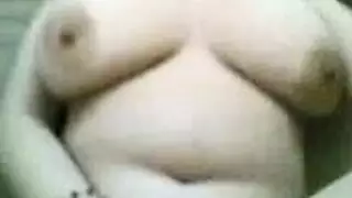 رغبات محظورة: امرأة خبيرة وشاب متحمس