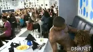 حفلة كريسماس إكس إكس إكس: نيك جامد و أثداء كبيرة بوفرة