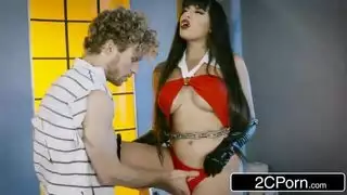 بورنو لاتيني ساخن الشاب الهائج ينيك زوجة أخيه بعد ما يعرف أنها شغالة عاهرة