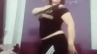 رقص عاهرة عربية ماهر يتحول إلى جنس شرجي عنيف