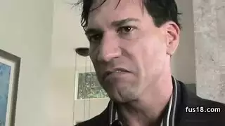 لعبة الحيوانات الأليفة تتحول إلى جامحة: كلب يأخذ فرج مالكتها في فيلم بهيمي