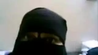 نكاح بقناع الوجه مع شرموطة صاخبة تتوسل للمزيد من الحركة الجنسية القاسية