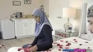 شاب سعودي يمارس الجنس بقوة مع محجبة مصرية في مشهد إباحي صريح