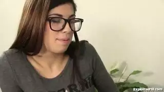 الصغيرة تتوسل للجماع الجامد والجنس المكثف