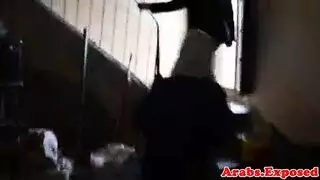 عاهرة محجبة تخون وتأخذ زب سريع في كسها المصري الضيق