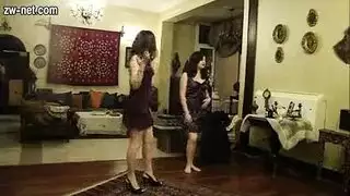 المؤدية الروسية الساخنة جوهرة تتعمق في قضيب مصري سميك