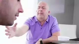 نجم كوري صريح يأخذ قضيبًا قاسيًا في جنس جامح
