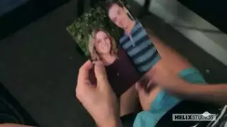 خادمة سودانية مثيرة تمص قضيبًا كبيرًا بعمق