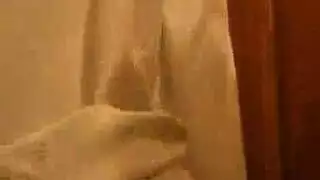 إكس إكس إكس: زوجة مثيرة تأخذ قضيب برازيلي قاسٍ