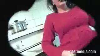 واحد بينيك واحده في طيزها كبيره