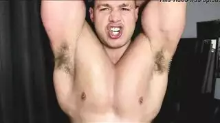 قضيبان يملآن فتحات رجل وسيم