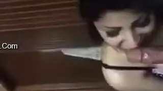 فيديو نيك يمني حقيقي مسرب فضيحه بنات اليمن - شاهدها تبتلع المني ...